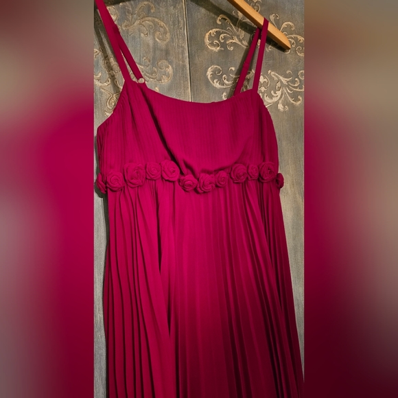 NICOLE by Nicole Miller Rose Buds Flouncy Pleated Dress (4) - Picture 2 of 12